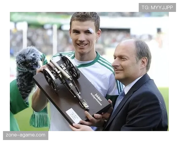 莱万 vs 哲科：谁是更高效的终结者与战术支点？