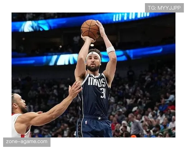 克莱·汤普森三分出手效率提升显著拉开与库里得分差距