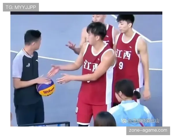 篮球中抢篮板犯规如何判定？新手必学的规则解析