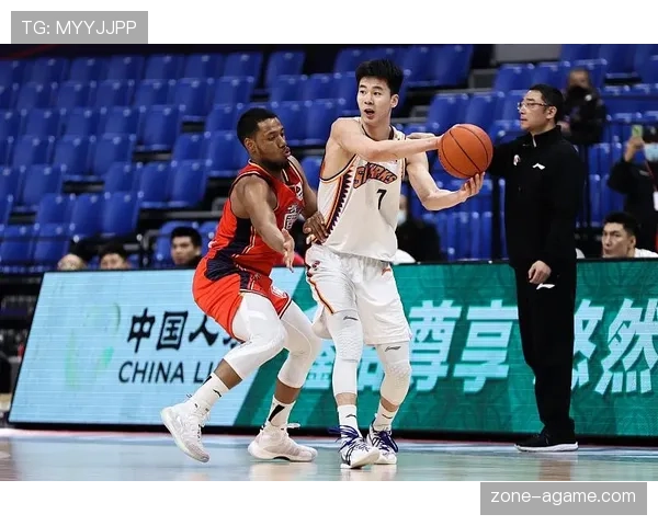居莱尔 vs 哈维·西蒙斯:新星进攻效率与战术适配性对比